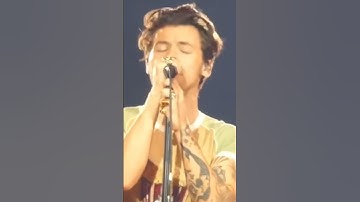 harry he kissed the tattoo heart for zayn and cross 😭