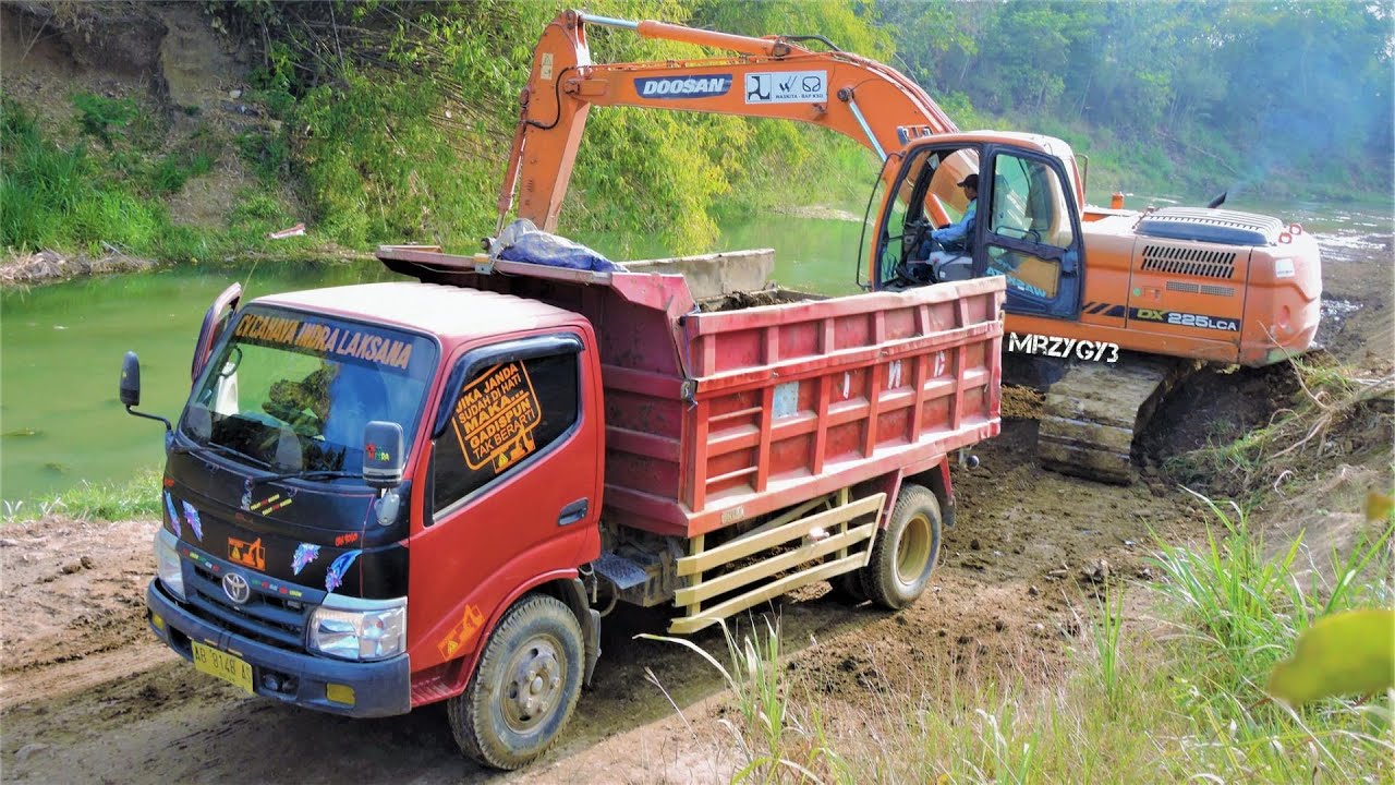 Doosan DX225LCA Excavator Komatsu D65PX Dozer And Toyota 