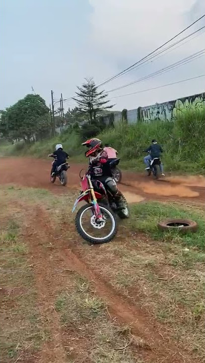 bukti ketangguhan viar drag di tanah viar cross x 200gt vs wr 155 vs klx pemenangnya viar cross x