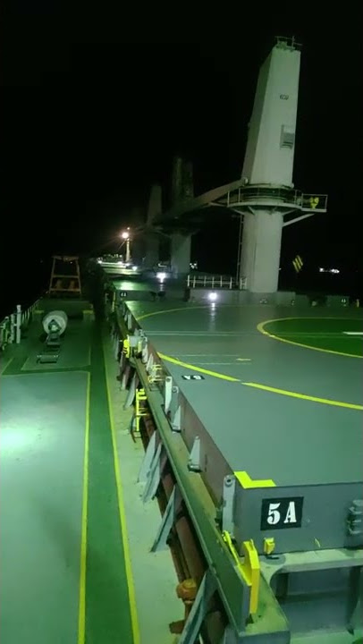 suasana kapal malam hari