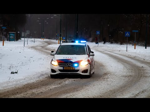 [Politie Helikopter landt!] Politie en Ambulance met spoed in de sneeuw door Leusden!