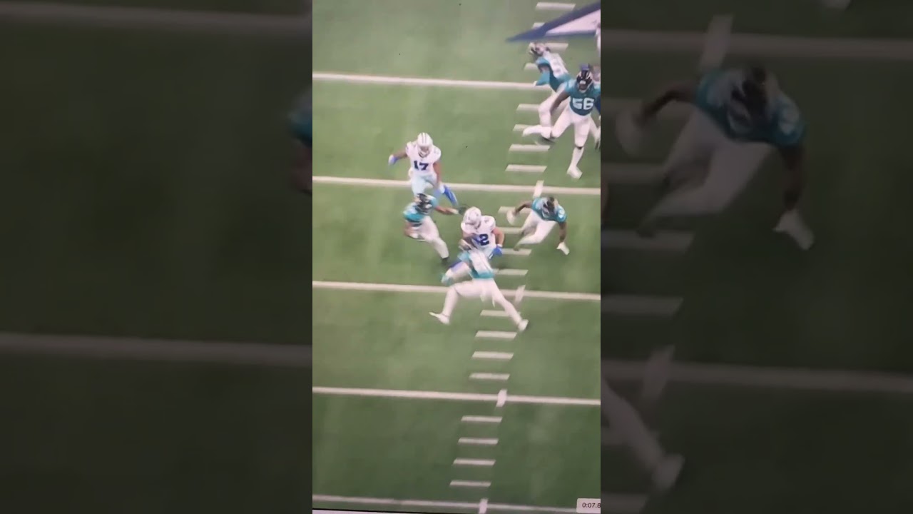 Cowboys RB Deuce Vaughn made two defenders collide 👀