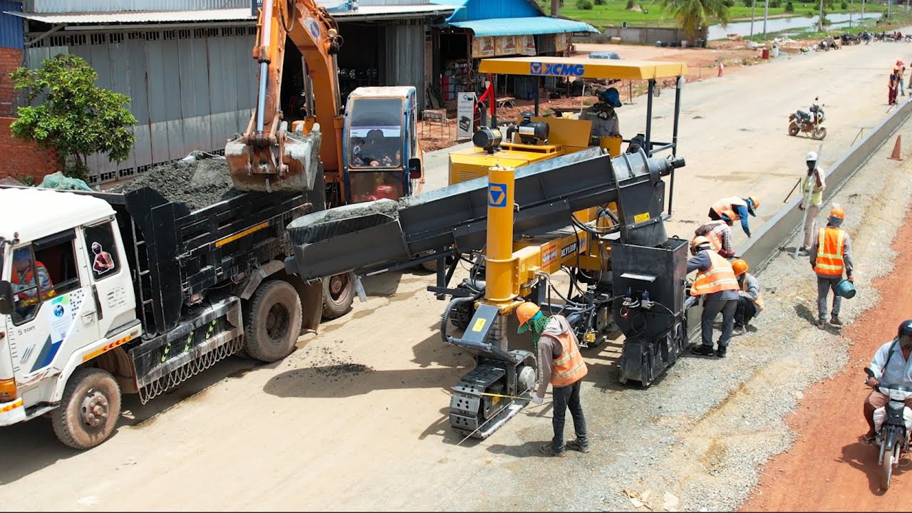 Slipforming Central Median Barrier Machines, Barrier transfer machine build road YouTube