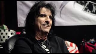 Alice Cooper on meeting Elvis, and sad REALITY  he got from it.