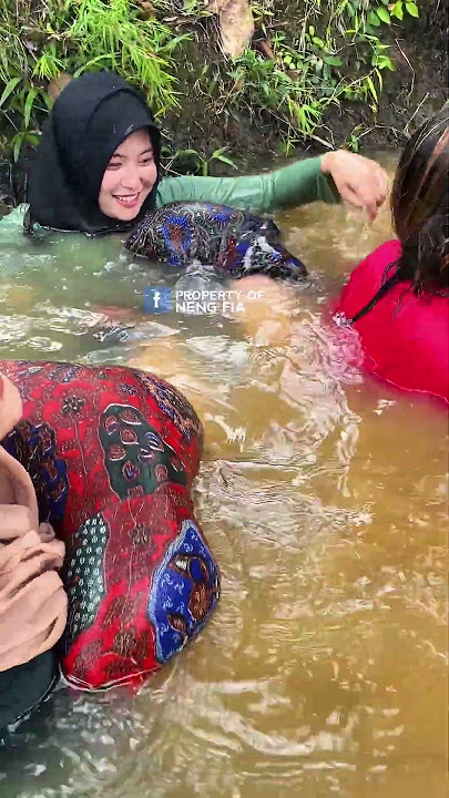 janda sama gadis mandi di sungai 🤩 #gadisdesa #jandadesa