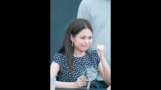 [BLACKPINK - BOOMBAYAH] Jennie forgot her lyrics 😂 so cute she is 💗