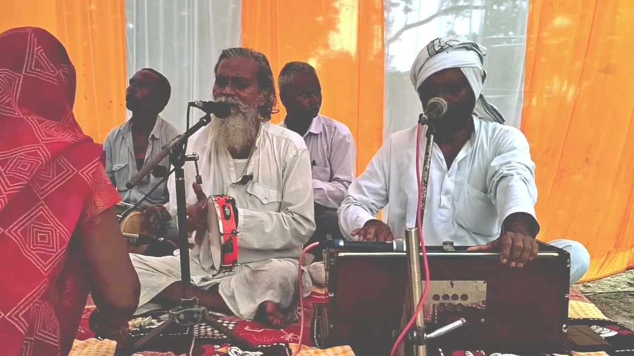 नगरिया बावरि भइली ना, कितने चतुर न पावे पार 