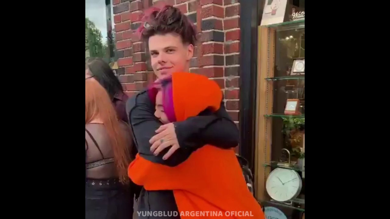 ¿cómo es YUNGBLUD con sus fans?