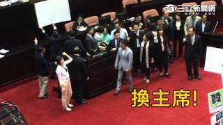 20160429立法院國民黨團霸佔主席台抗議|三立新聞網SETN.com