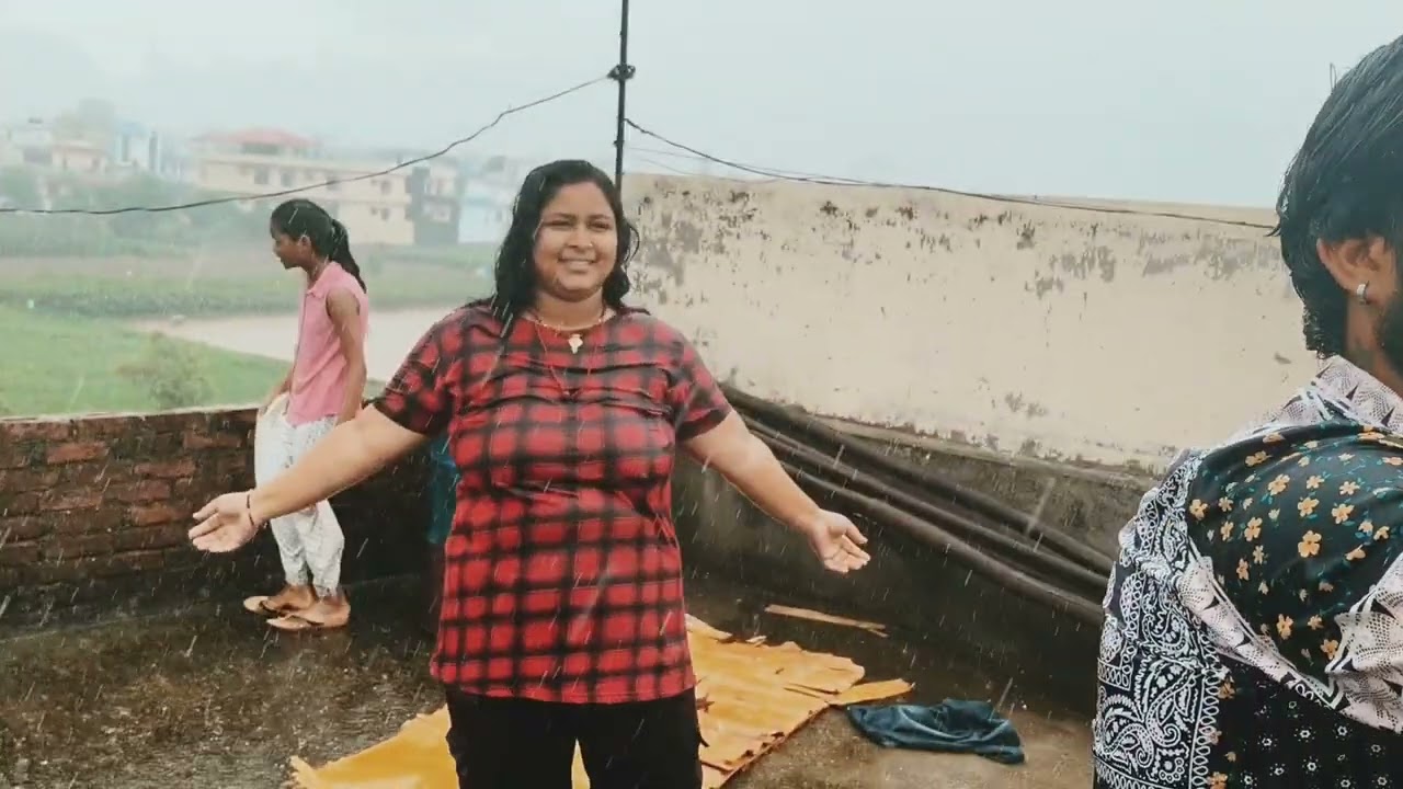 बरसों में नहा रहे थे