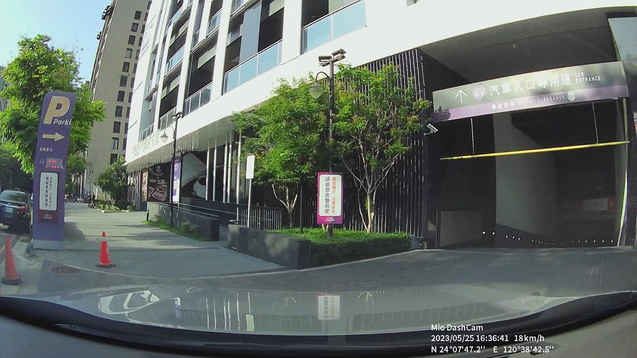 秀泰生活台中文心店地下停車場 Showtime Live Parking Lot 台中市【開車在台灣 Driving in Taiwan】