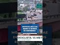 Motociclista cae desde 15 metros en Monterrey