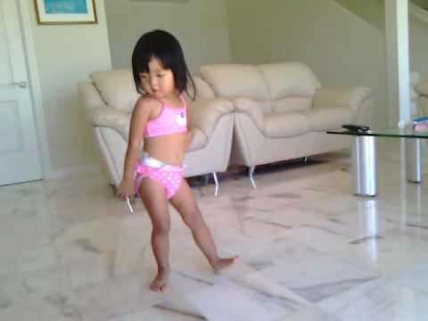 2 Years old Dancing with Alvin The Chipmunk "We are family ...