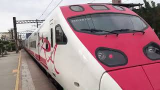 (1120125) 111次普悠瑪號新竹通過 交會1158次900型區間車新竹進站(由老蕭親自拍攝)