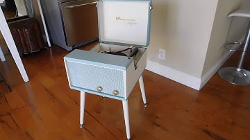 Magnavox 4 speed automatic record player playing a 78 RPM record.