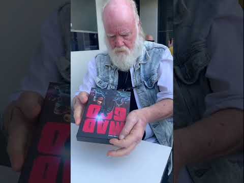 Phil Tippett unboxes the Carlotta MAD GOD blu-ray from France