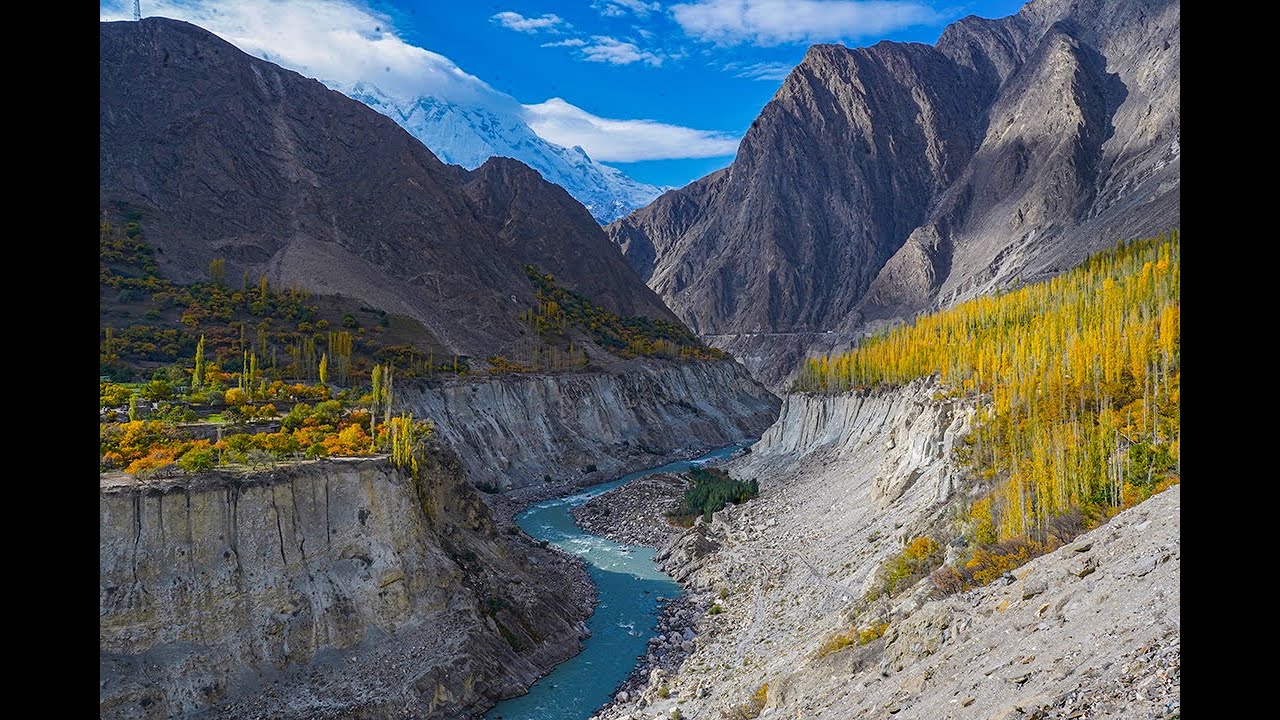 [Pakistan trip] Immersed in the golden autumn in Hunza Valley.