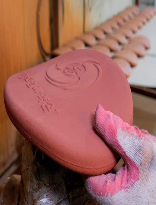 A versatile loess steamer made from 100% clay.