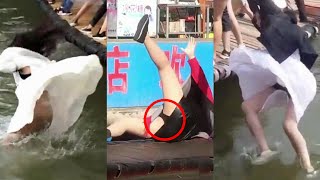 短裙美女們「水上吊橋」受到驚嚇「內褲大走光」，觀眾們盡收眼底！