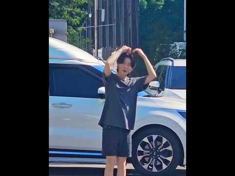 하트해주고 가는 김용빈님 250727 김용빈 김용빈퇴근길 미스터트롯3콘서트부천 미스터트롯3콘서트