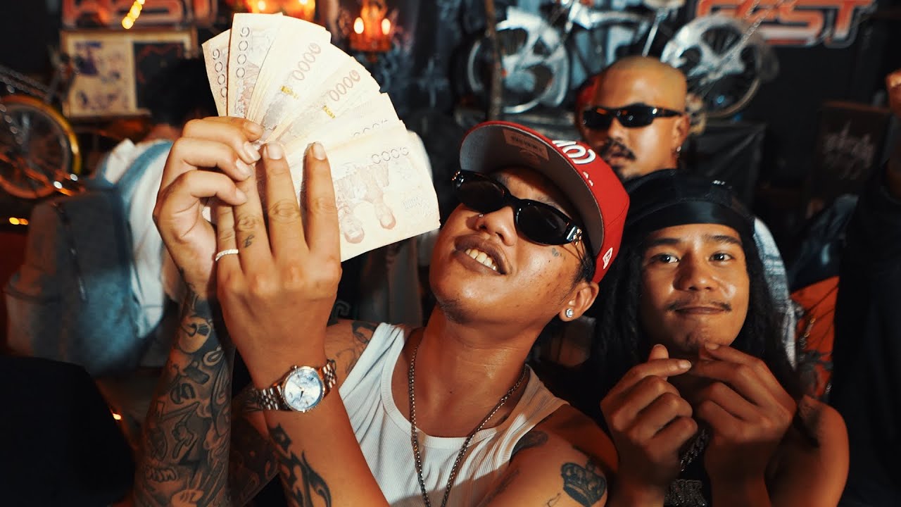 Watch BINLABANG x J-SAD - สลัมกี่โมง? (Official Video) on YouTube Watch BINLABANG x J-SAD - สลัมกี่โมง? (Official Video) on YouTube