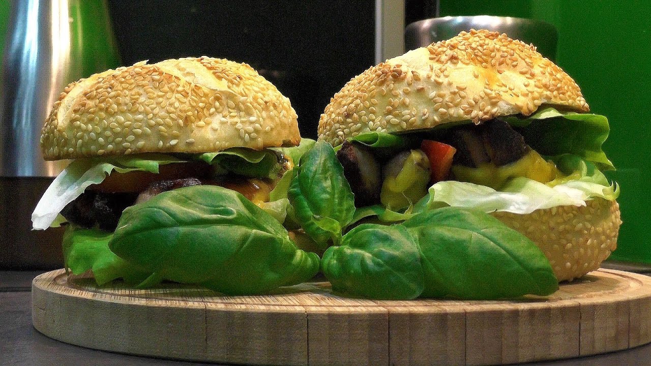 Hamburger z kiełbasą lepszy niż ten z biedronki? Przepis YouTube