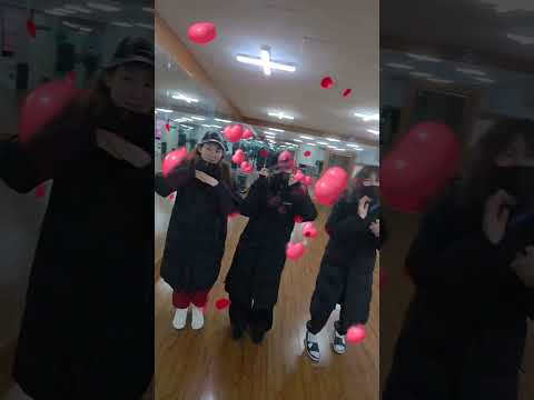 너 뿐이야 보면 힘 날것 같다는 말에 롱패딩 삼총사의 재롱 ㅎㅎ 넘 귀여워😍 #너뿐이야챌린지 #삼총사 #너밖에안보여