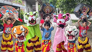 FAHRI AND FAJAR ARE GOOD AT DANCE USING THE DEVIL BARONGAN, THE JAMANG BARONGAN, THE TIGER BARONGAN