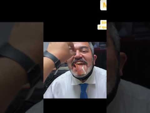 El 1 de diciembre voy a estar con mi standup en Madrid. Les dejo al poli comiendo jamón.