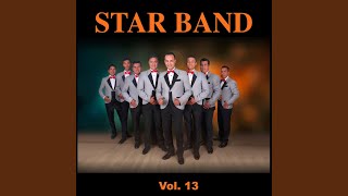 Video thumbnail of "Star Band - Le Hace Falta Un Beso (Arturo Leyva)"