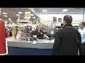Fred Meyer store cashier saves a customer from a phone scammer