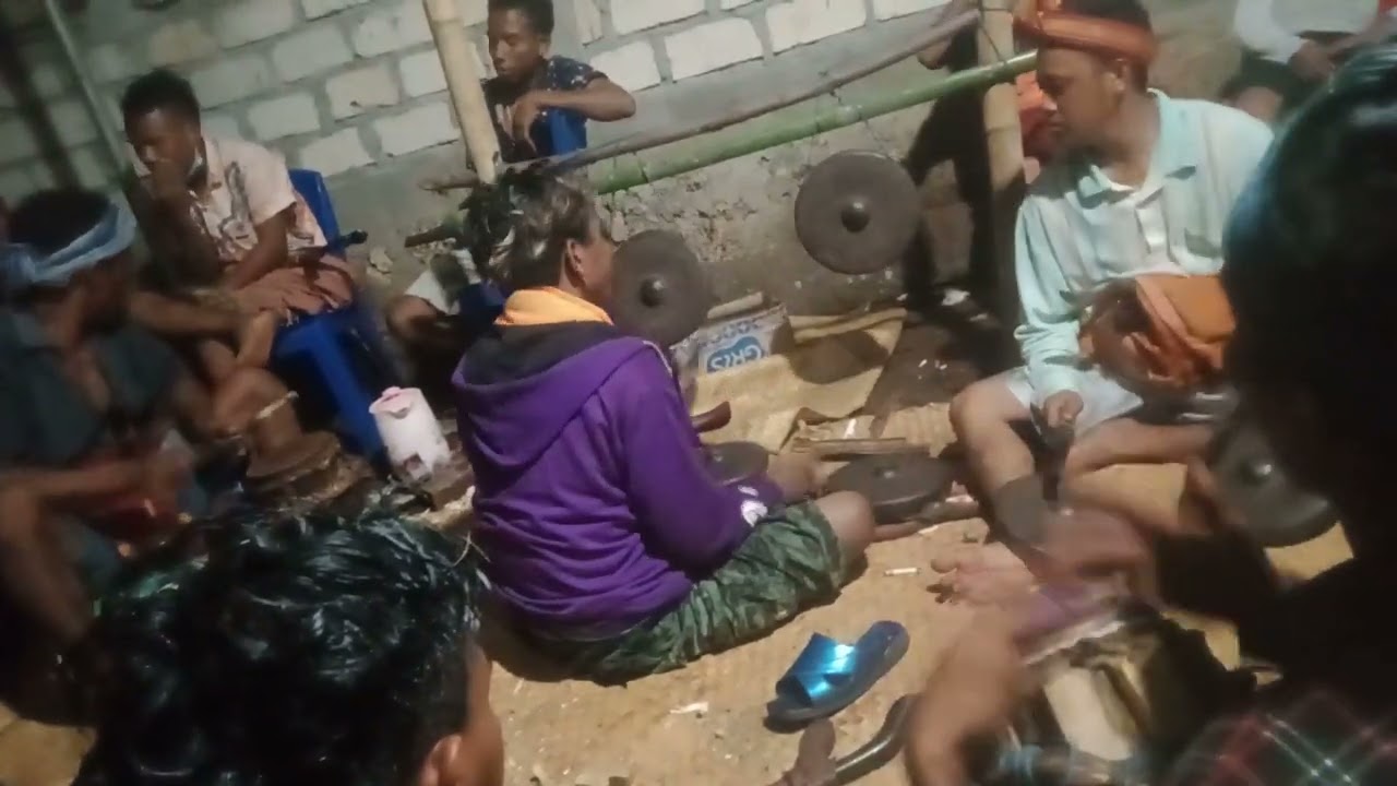 Putra Bukambero pemukul gong terbaik untuk Sumba SBD.