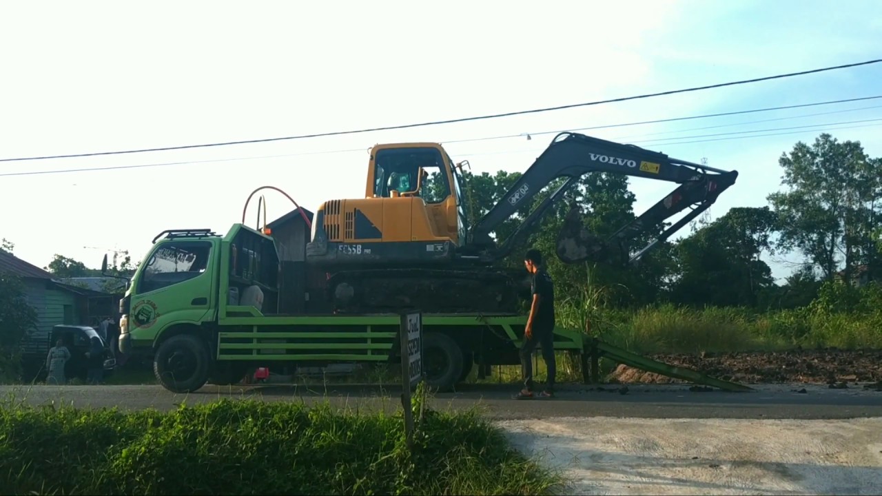 Menaikkan Excavator  Mini Keatas Truk  YouTube 