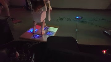 Short video new DDR pad with extended lights and wireless (Atsusacon 2016)