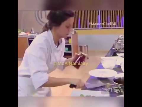 مسابقة طبخ إحدى الفتيات تستنجد بوالدها لفتح غطاء علبة الصلصة