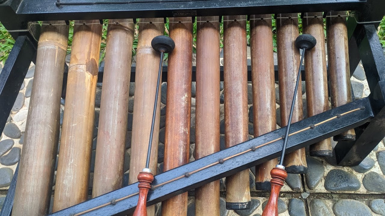 Belajar tabuh rindik 