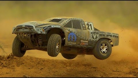 Traxxas Slash Ultimate 4x4 in Slowmo