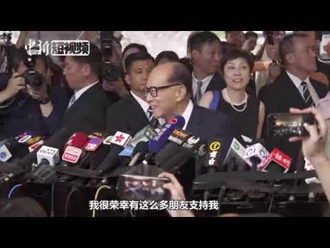 李嘉诚最后一天下班后再三拱手告别退休