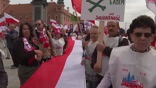 Polish farmers march in Warsaw against EU climate policies and the country's pro-EU leader