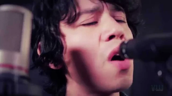 Brandon Beebe - Amazing live looping cover!!