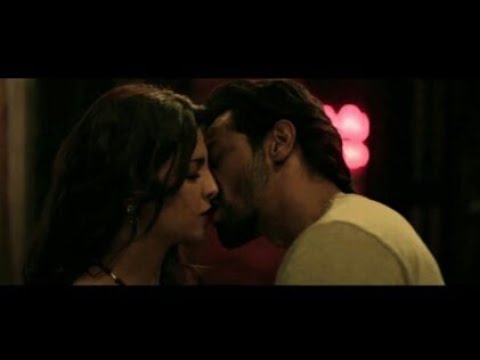 Shruti Hasan Romantic Shruti Hasan KissShruti Hasan Kissing Scene #Desi_Vir...