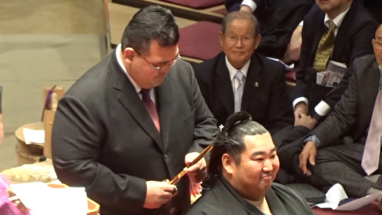 断髪式 その７ ご家族 親族 親方たちが鋏を入れる【徳勝龍断髪式】[TOKUSHORYU retirement ceremony] 2025/2/1 topknot cutting 7