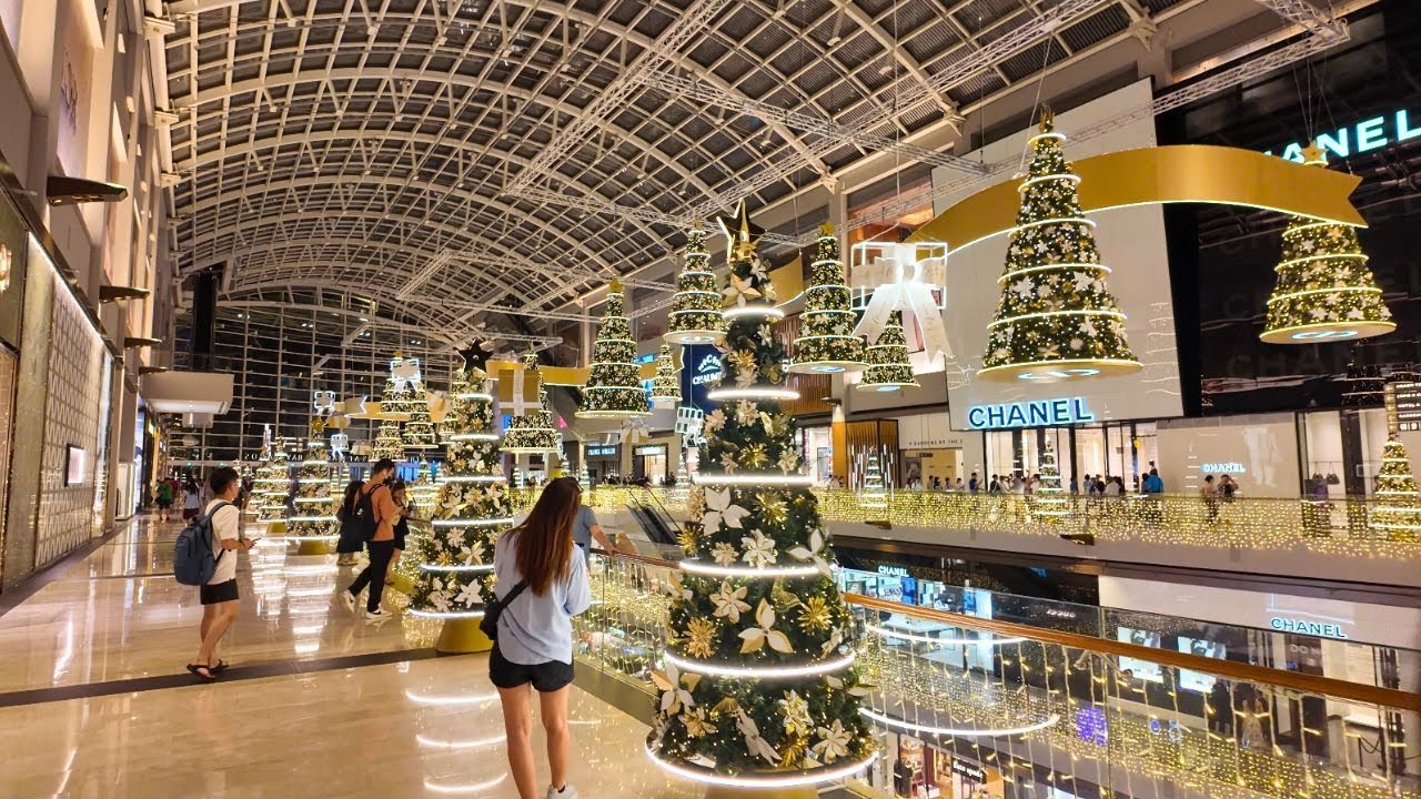 Night walk to Marina Bay Sands (Christmas lights are out !) YouTube