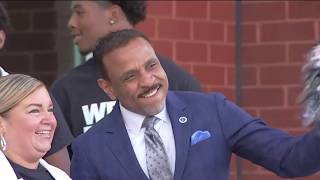 Philadelphia students return to school