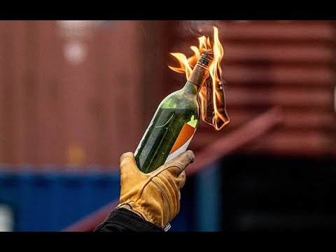 В России забросали военкомат "коктейлями Молотова"