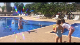 BRINCADEIRAS NA PISCINA - POOL CHALLENGE - 3 irmas demais