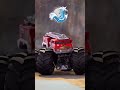 ¡HOT WHEELS MONSTER TRUCKS VS ÉPICO DESAFÍO DE DARDOS!🔥 🎯 #Shorts