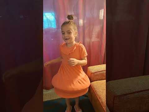 Little girl Nilya is DANCING 💃