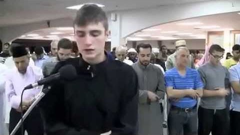 شاب امريكي مسلم تلاوة خاشعة.