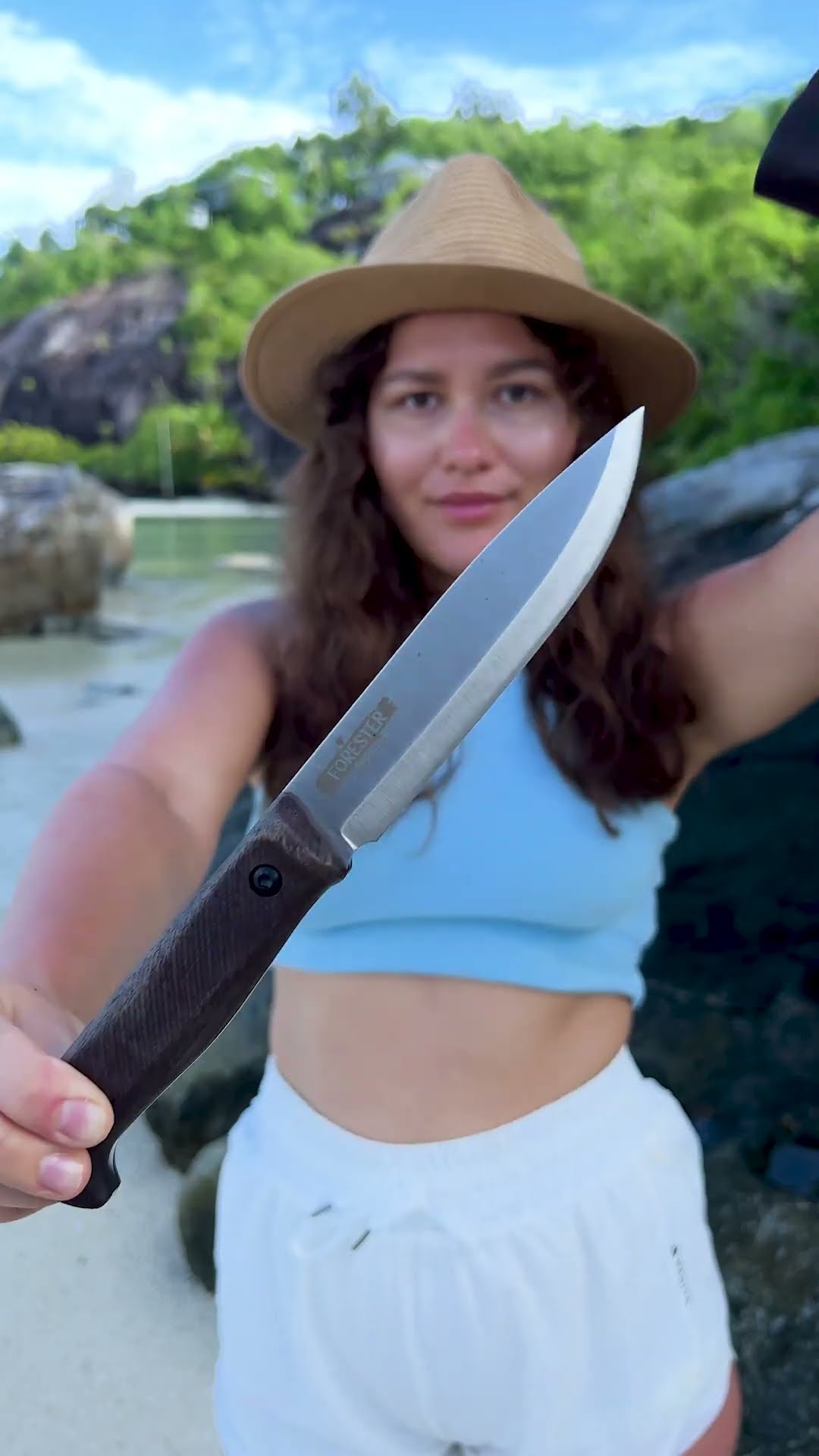 This GIRL can do everything #camping #survival #bushcraft #outdoors #beauty